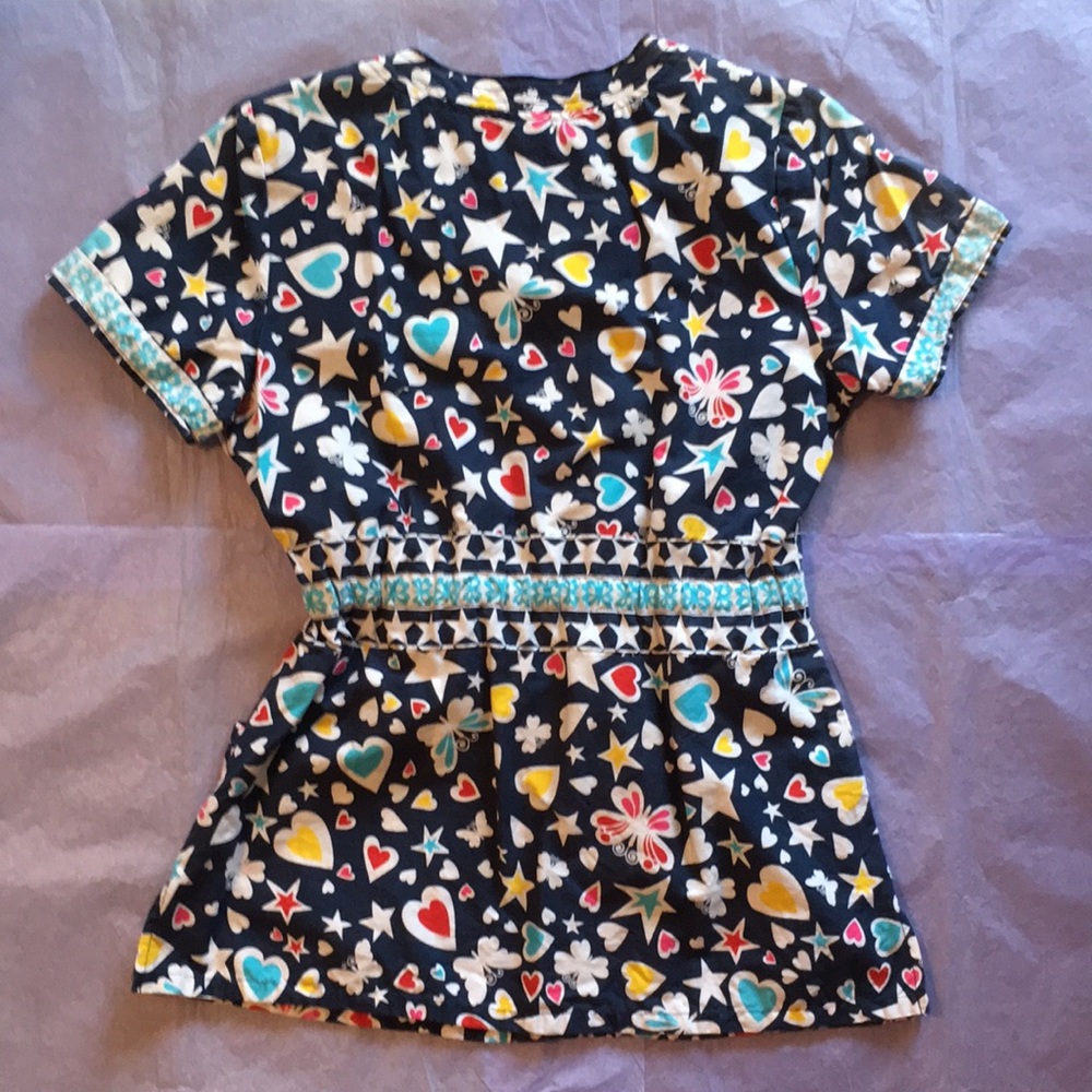 Dickies Hearts Stars Butterflies Scrub Top Size Small - Picture 2 of 3
